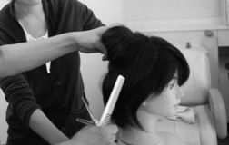 がん患者のためのかつらを作る